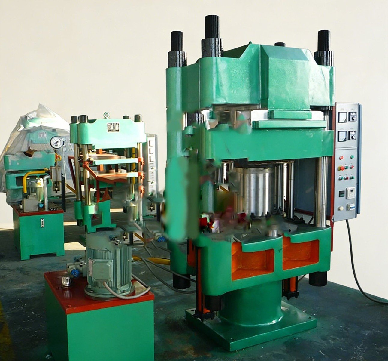 Second-Hand Vulcanizing Press industrial reference